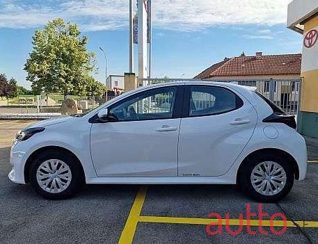 2023' Toyota Yaris photo #2