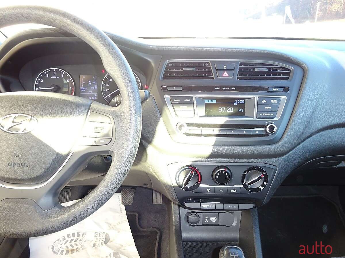 2017' Hyundai i20 photo #6