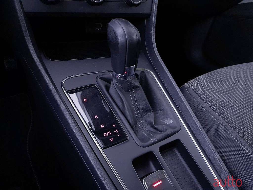 2019' SEAT Leon photo #5