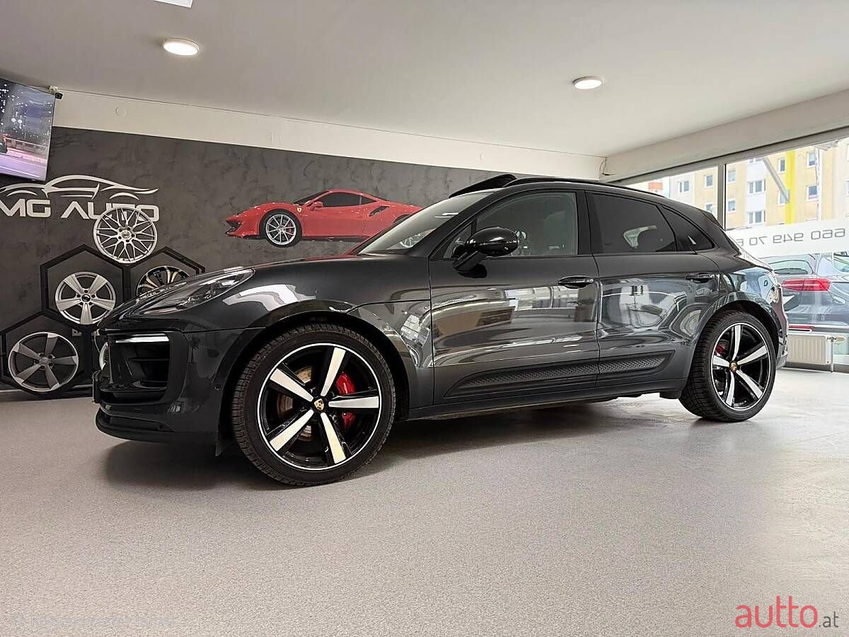 2021' Porsche Macan photo #2