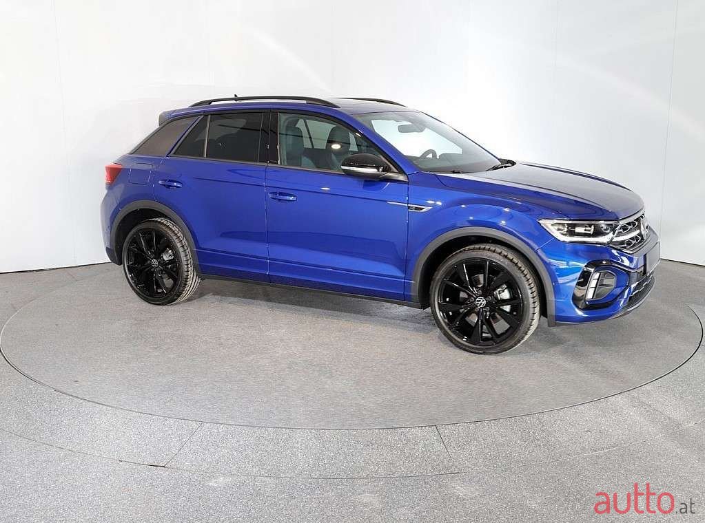 2023' Volkswagen T-Roc photo #2