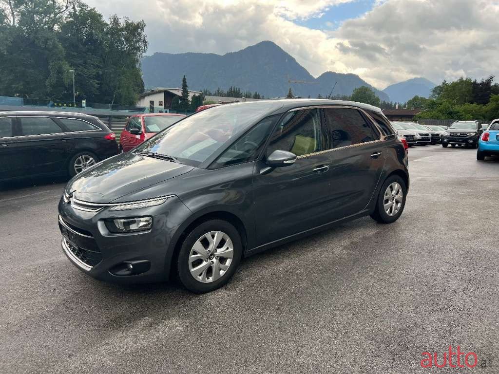 2015' Citroen C4 Picasso photo #2