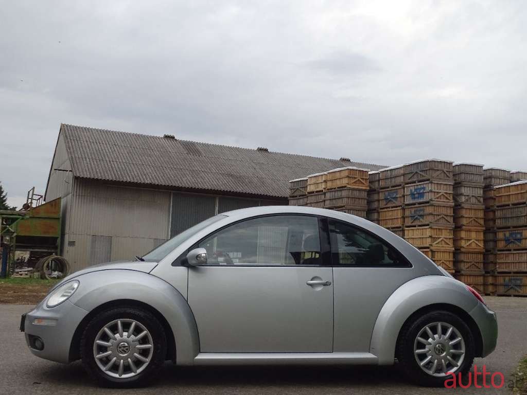 2006' Volkswagen Beetle photo #4