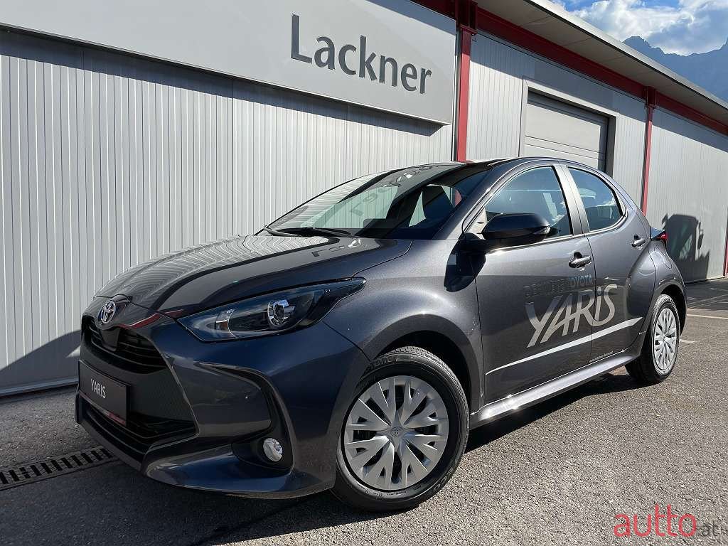 2022' Toyota Yaris photo #1