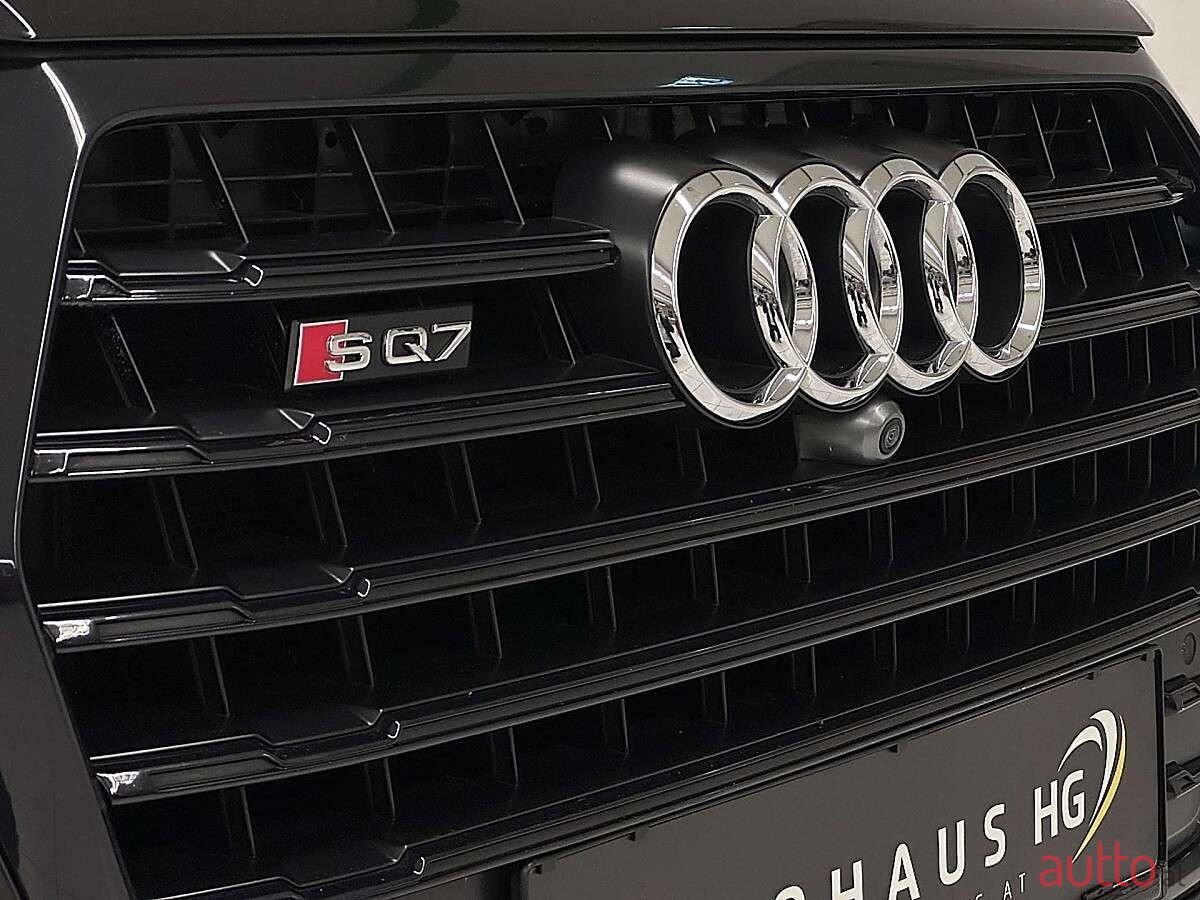 2018' Audi Q7 photo #6