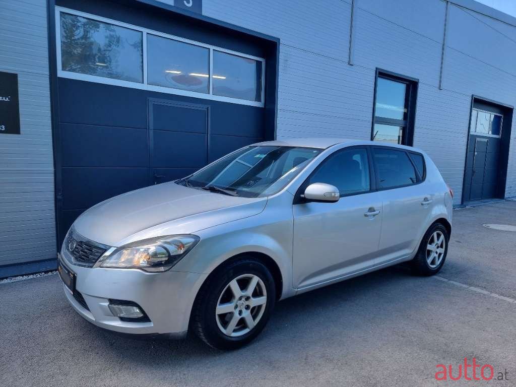 2012' Kia Ceed photo #2