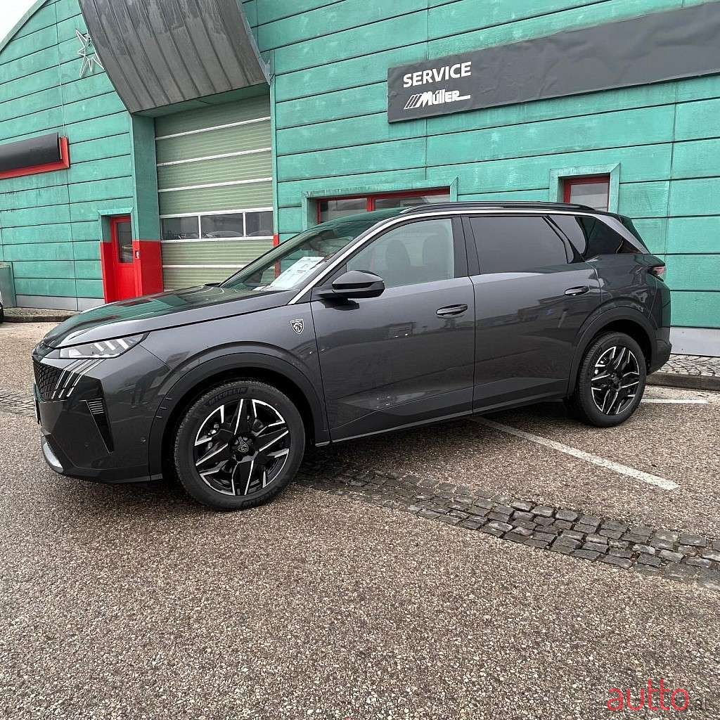 2024' Peugeot 5008 photo #3