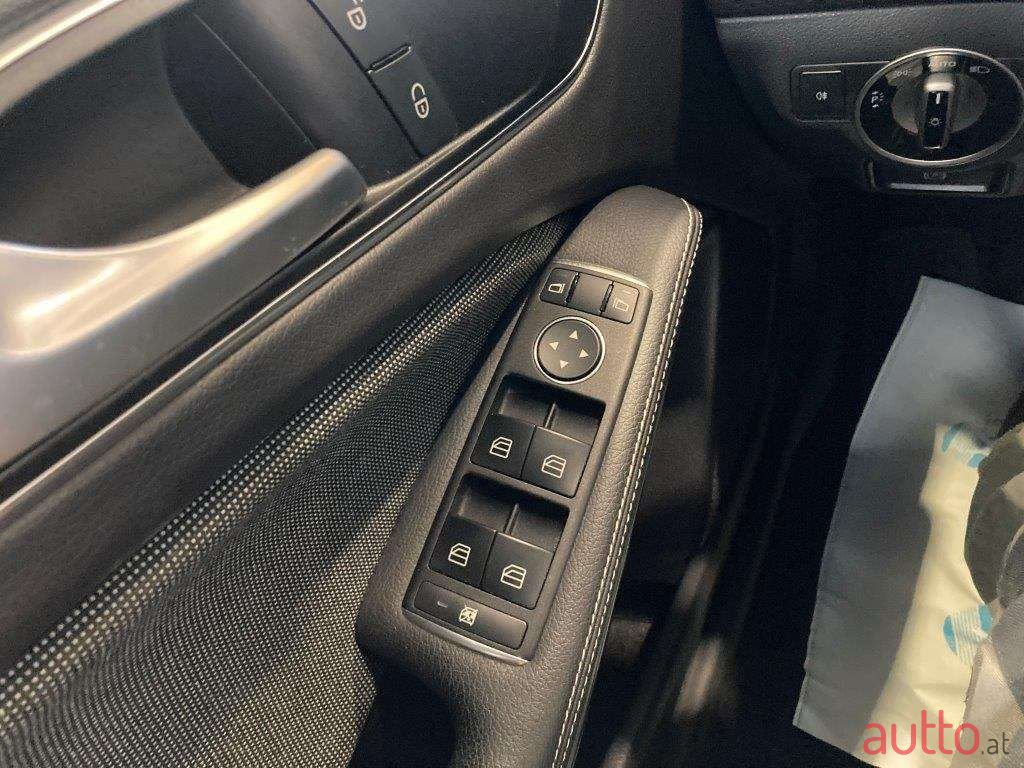 2017' Mercedes-Benz A-Klasse photo #5