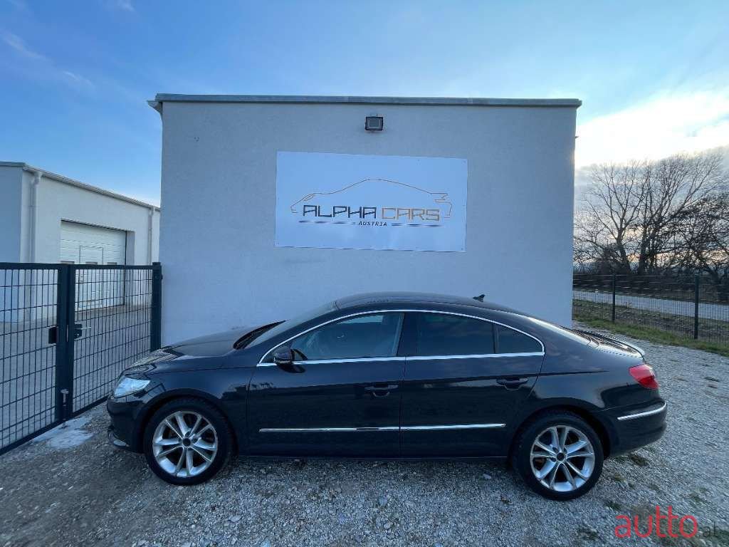 2011' Volkswagen Passat photo #6