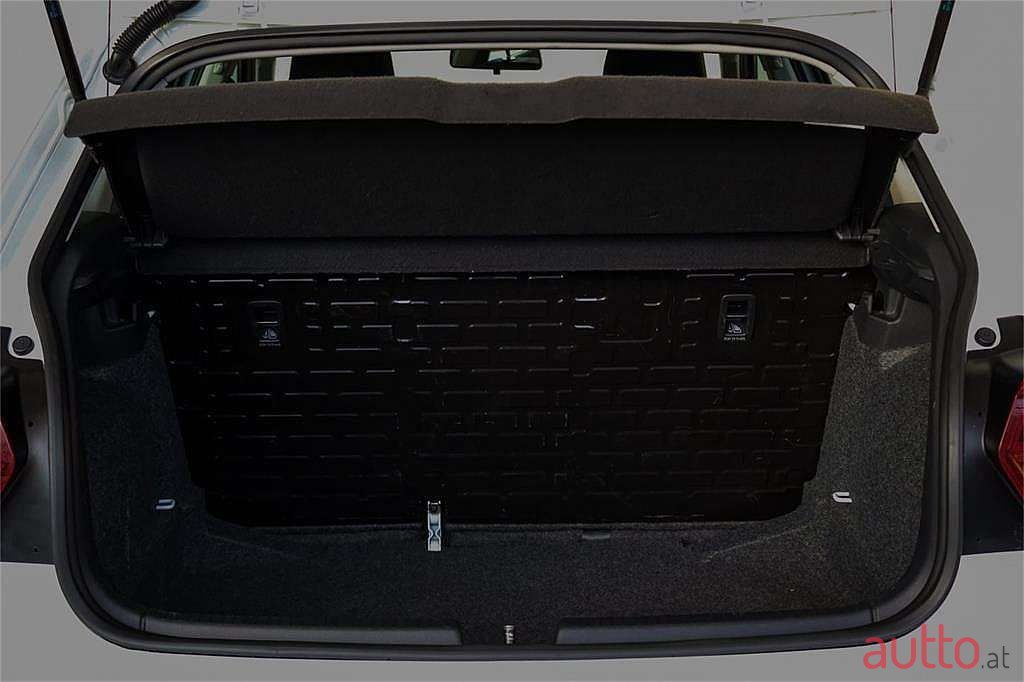 2019' Volkswagen Polo photo #6