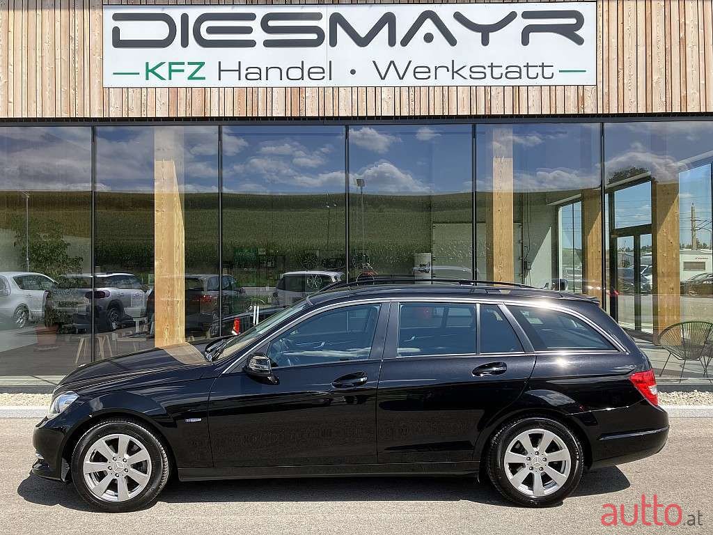 2013' Mercedes-Benz C-Klasse photo #2