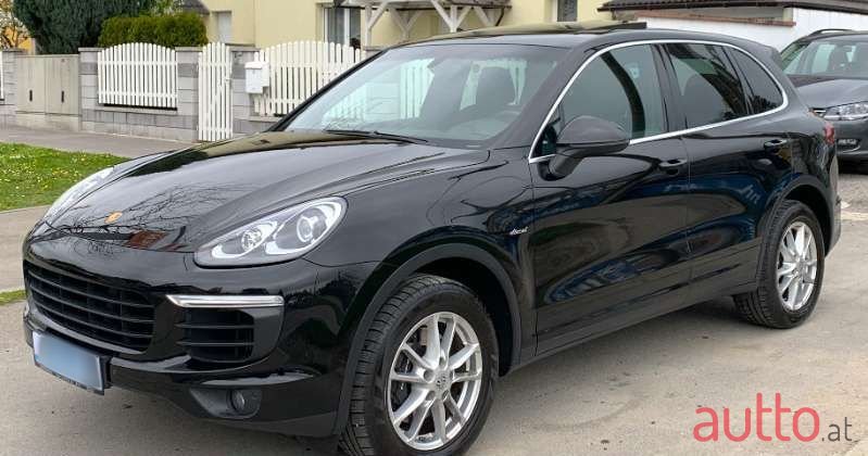 2015' Porsche Cayenne photo #2