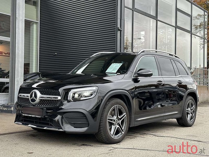 2023' Mercedes-Benz GLB photo #2