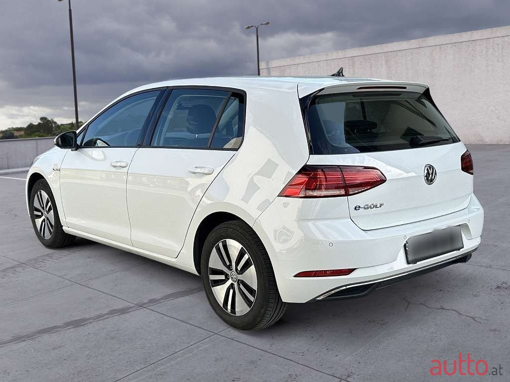 2019' Volkswagen Golf photo #2