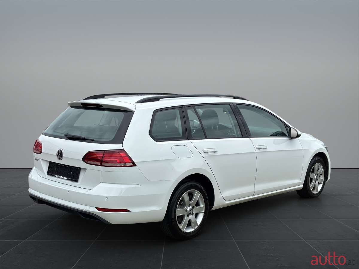 2018' Volkswagen Golf photo #5