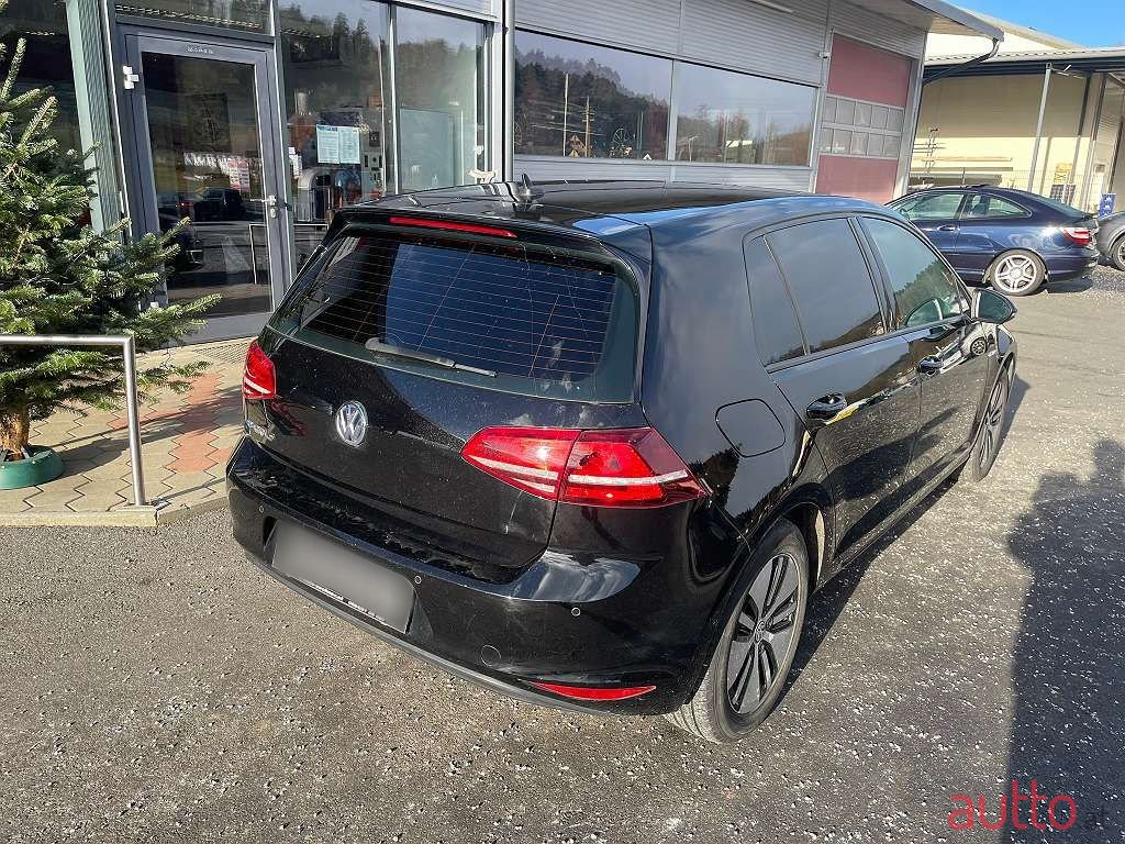 2016' Volkswagen Golf photo #4