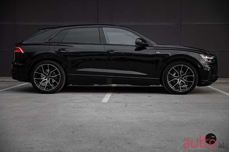 2019' Audi Q8 photo #4