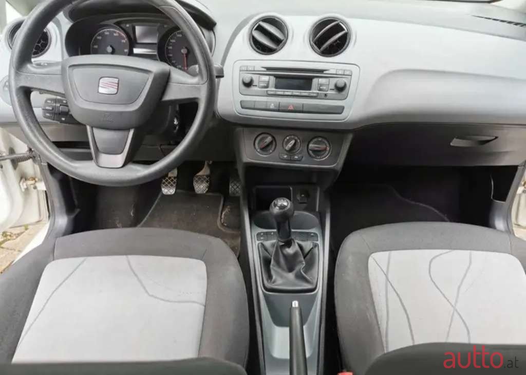 2013' SEAT Ibiza photo #3
