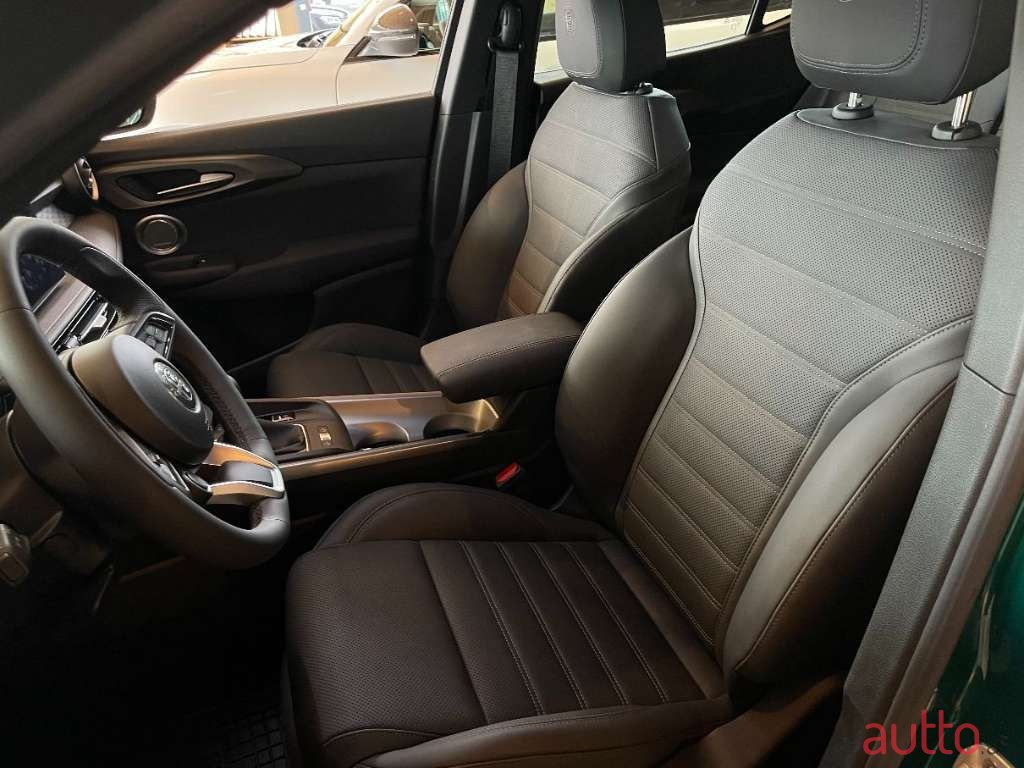 2023' Alfa Romeo Tonale photo #2