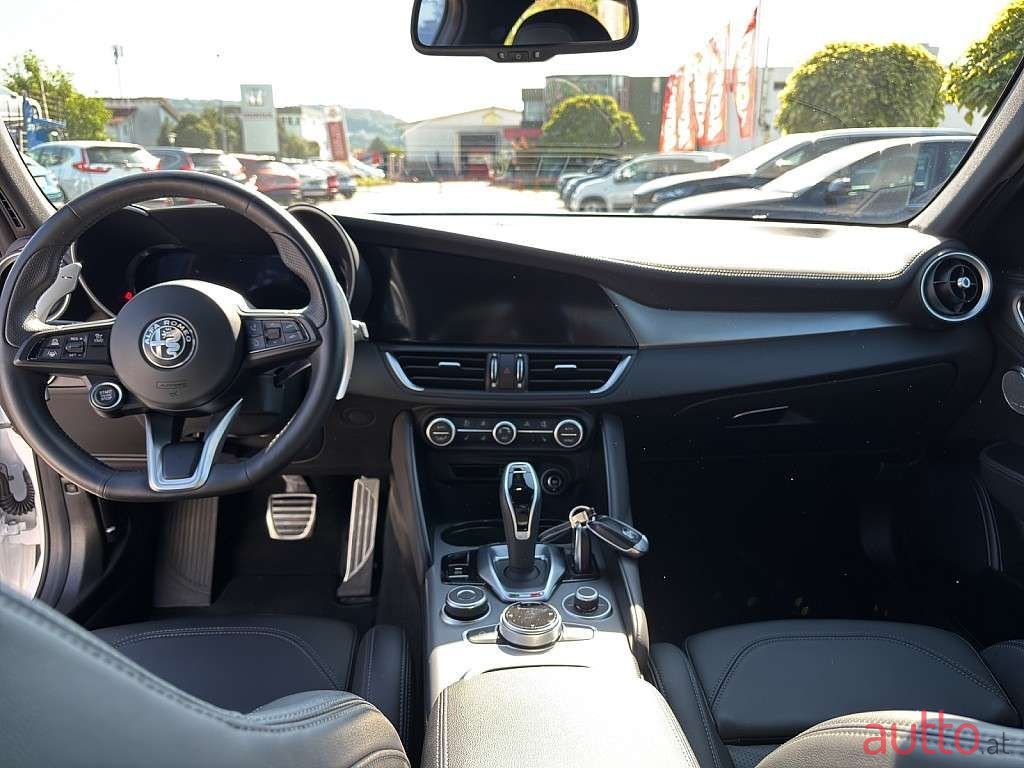2023' Alfa Romeo Giulia photo #6