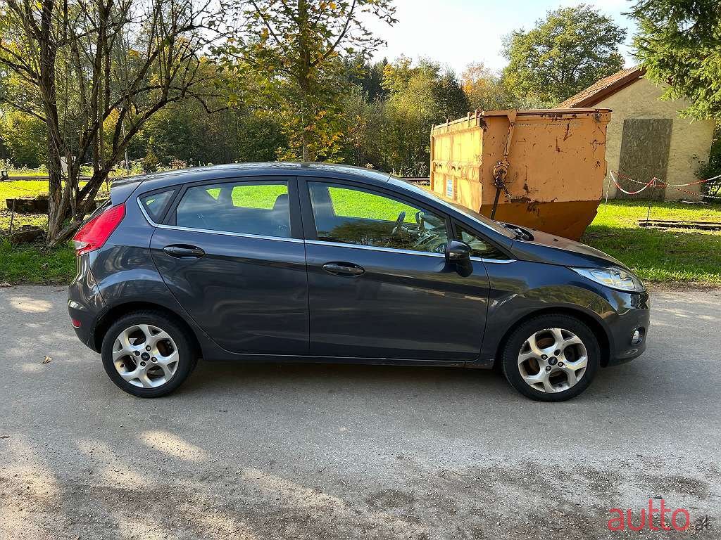 2010' Ford Fiesta photo #6