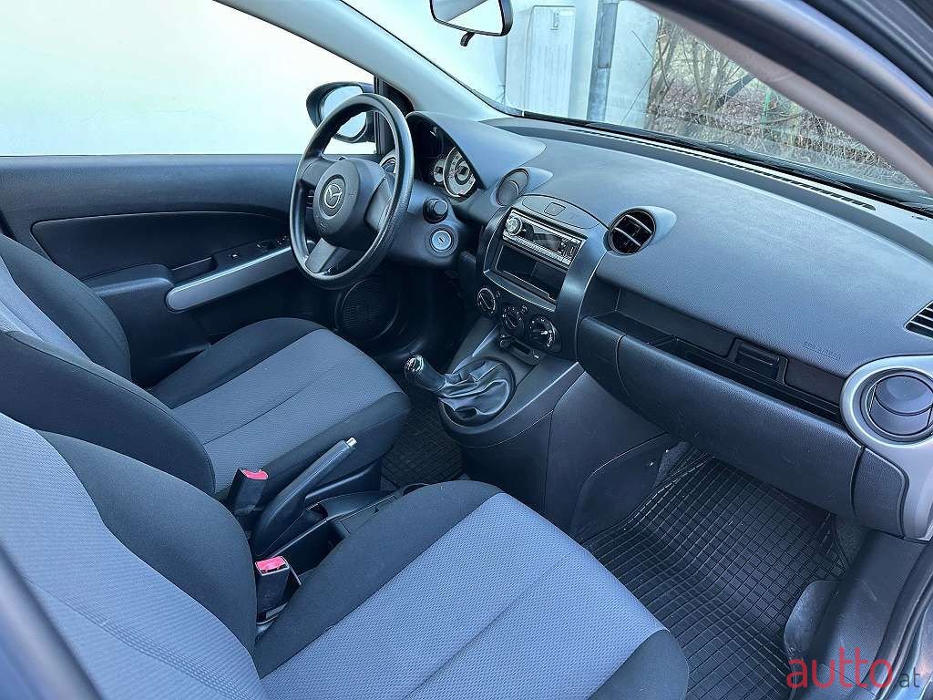 2010' Mazda Mazda2 photo #6