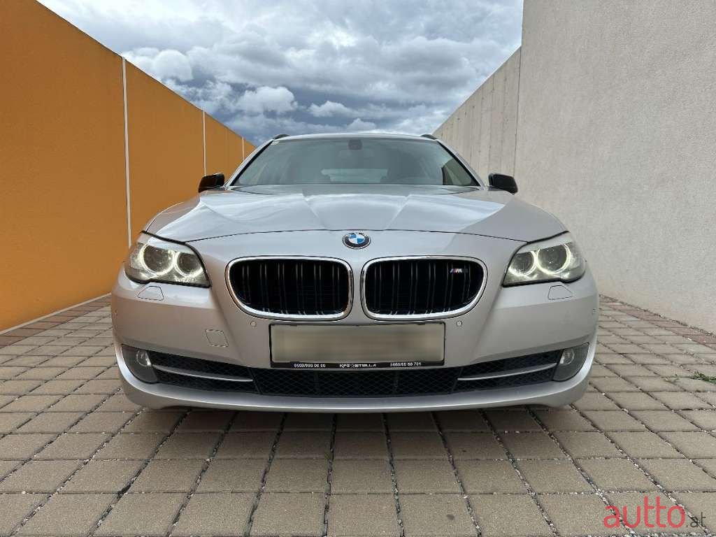 2011' BMW 5Er-Reihe photo #2