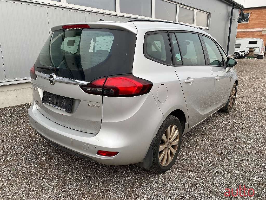 2014' Opel Zafira photo #3