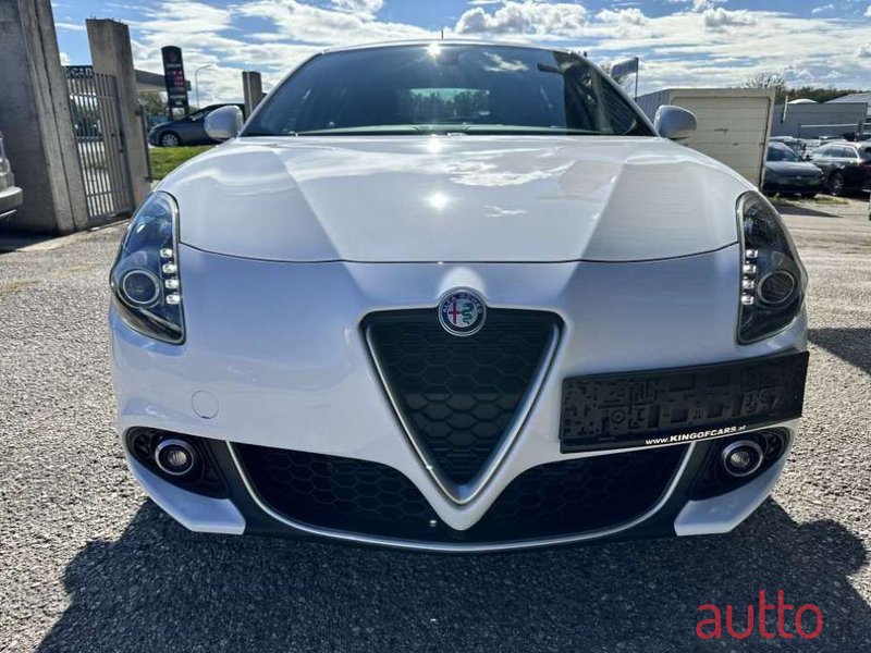 2019' Alfa Romeo Giulietta photo #4