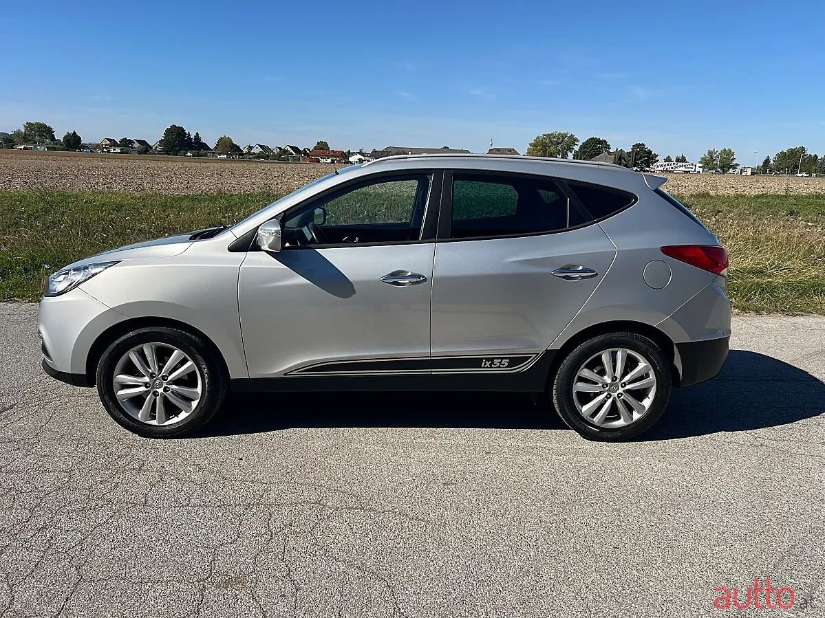 2011' Hyundai ix35 photo #3