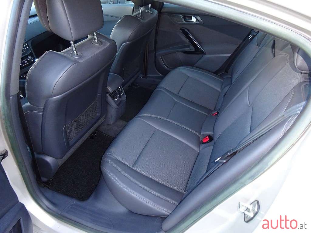 2012' Peugeot 508 photo #5