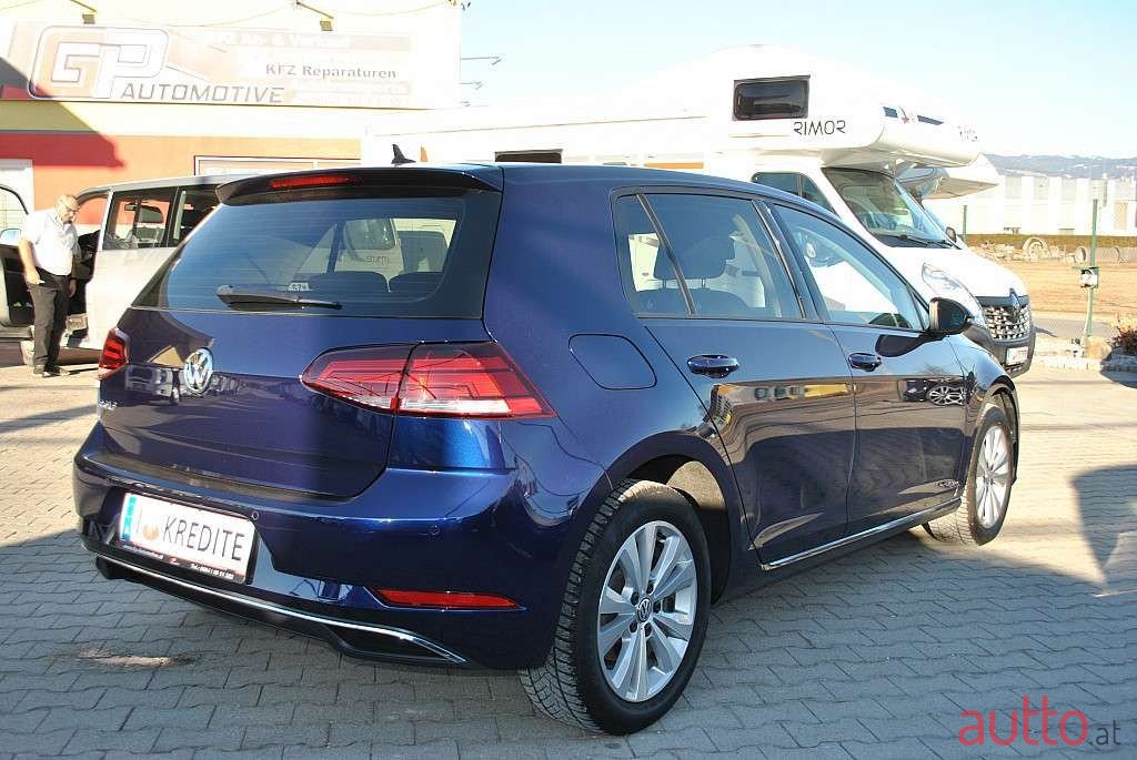 2019' Volkswagen Golf photo #3