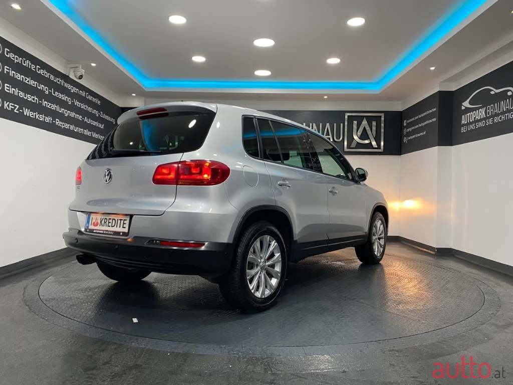 2011' Volkswagen Tiguan photo #3