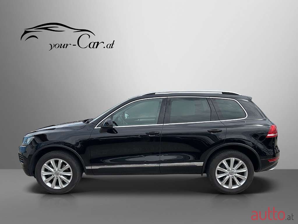 2012' Volkswagen Touareg photo #5