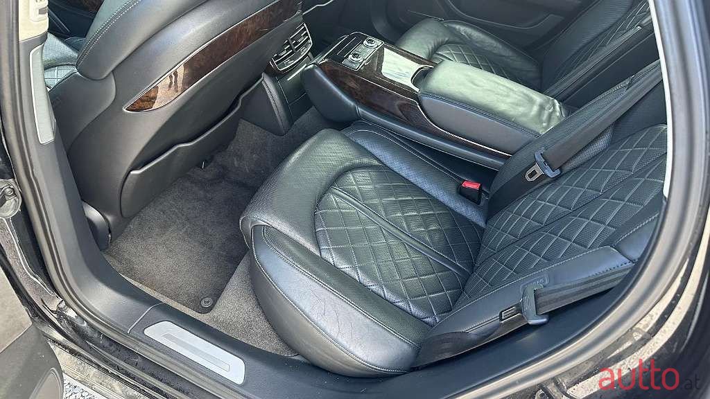 2011' Audi A8 photo #6