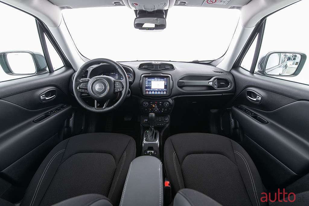 2022' Jeep Renegade photo #4