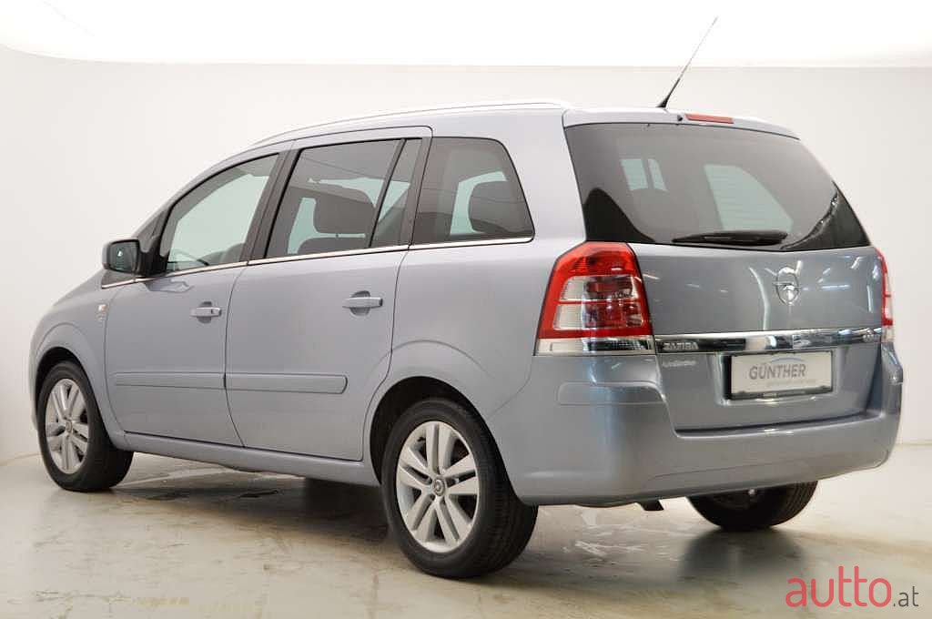 2010' Opel Zafira photo #3
