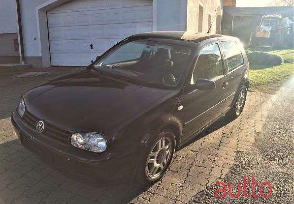 2001' Volkswagen Golf photo #2