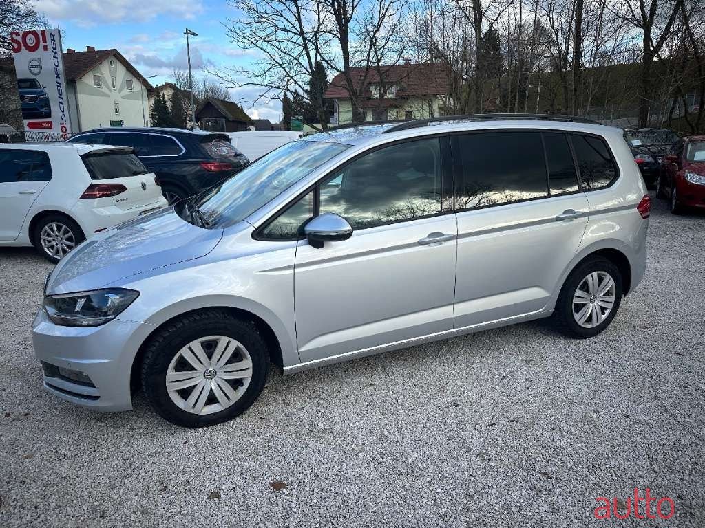 2019' Volkswagen Touran photo #1