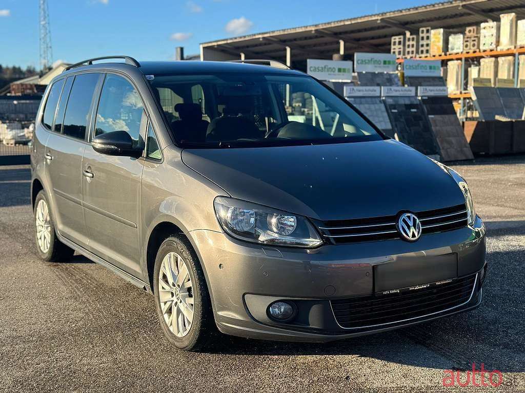 2013' Volkswagen Touran photo #2