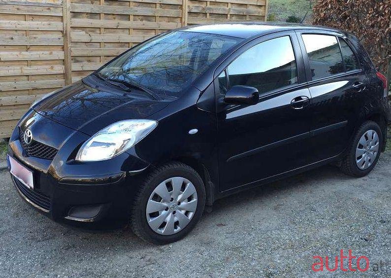 2009' Toyota Yaris photo #2