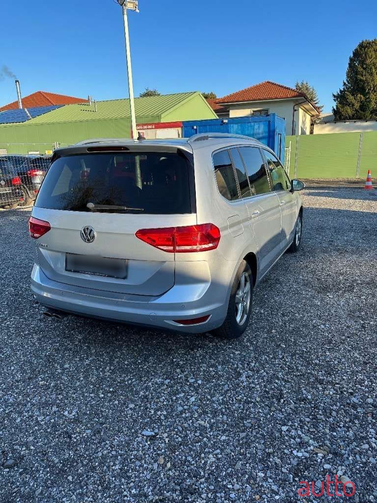 2018' Volkswagen Touran photo #6