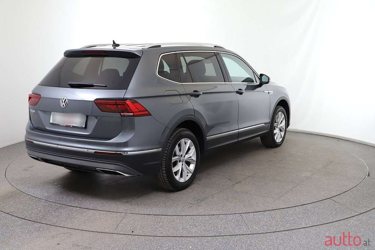 2019' Volkswagen Tiguan photo #4