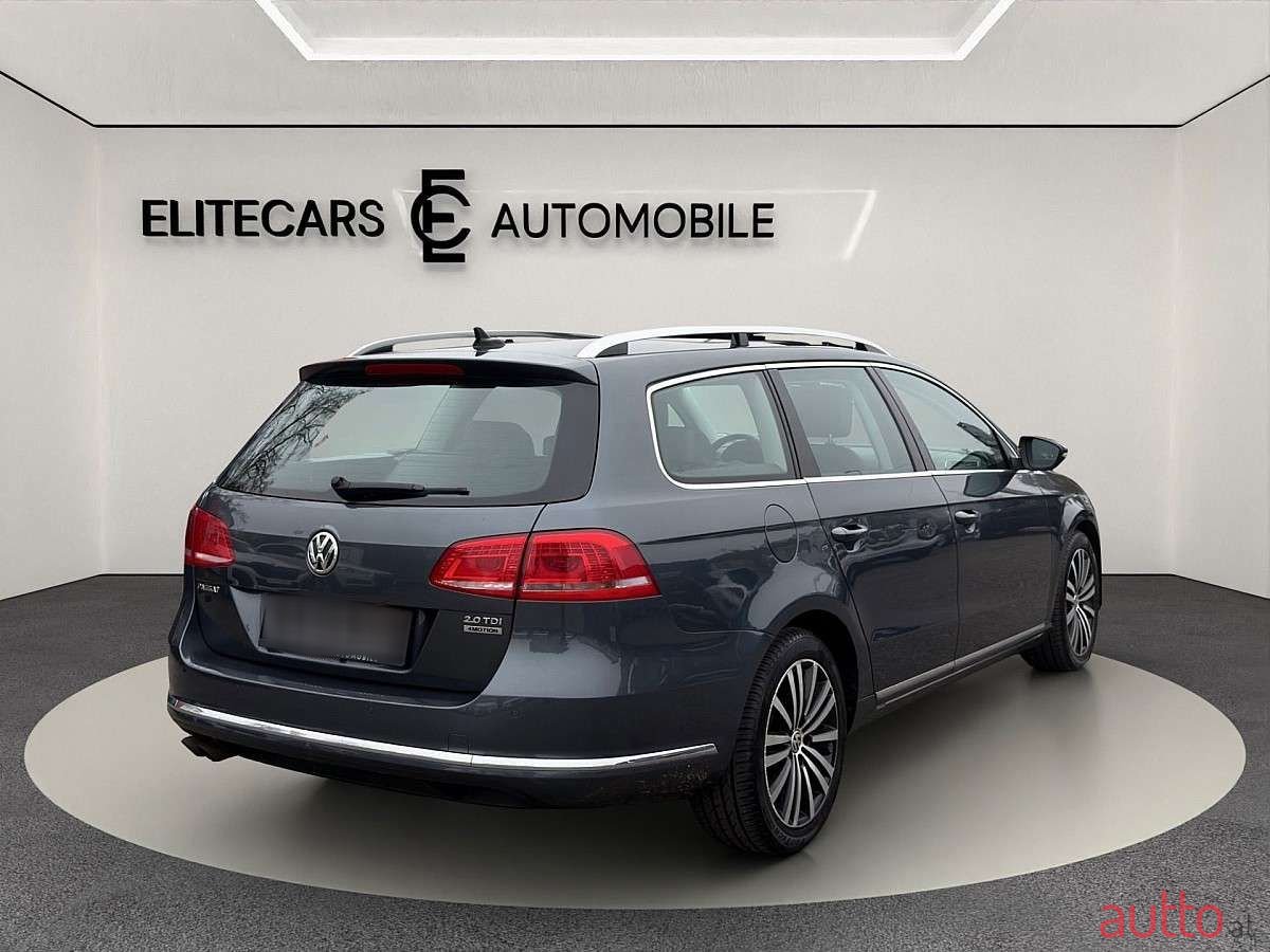 2011' Volkswagen Passat photo #3