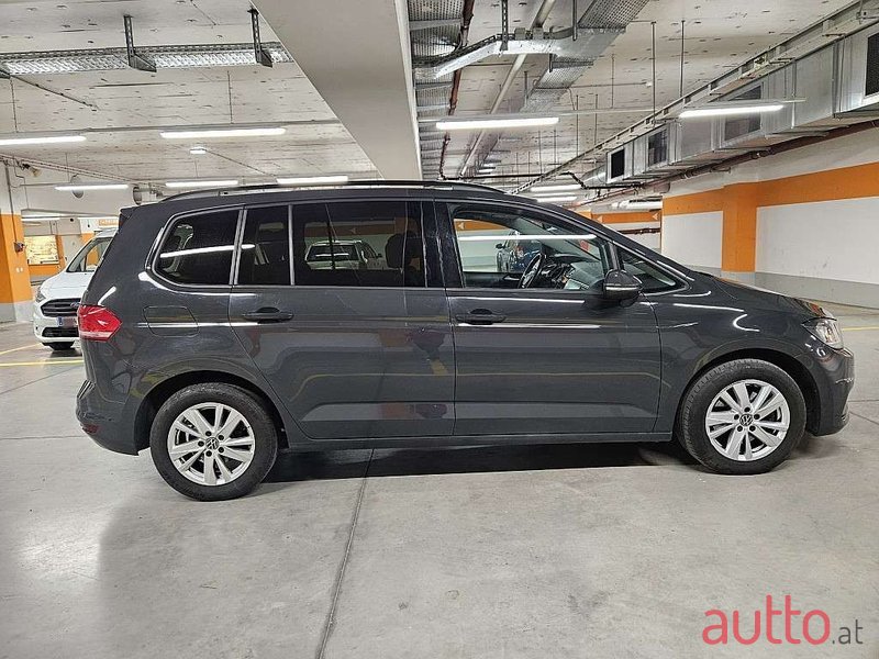 2020' Volkswagen Touran photo #5