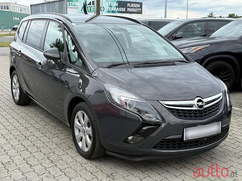 2013' Opel Zafira photo #6