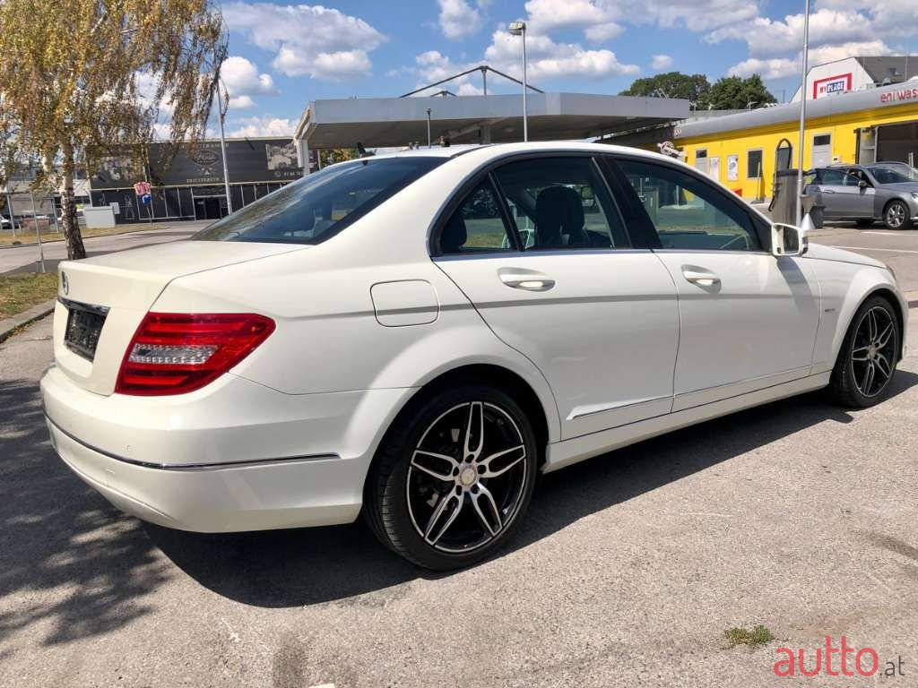 2011' Mercedes-Benz C-Klasse photo #2