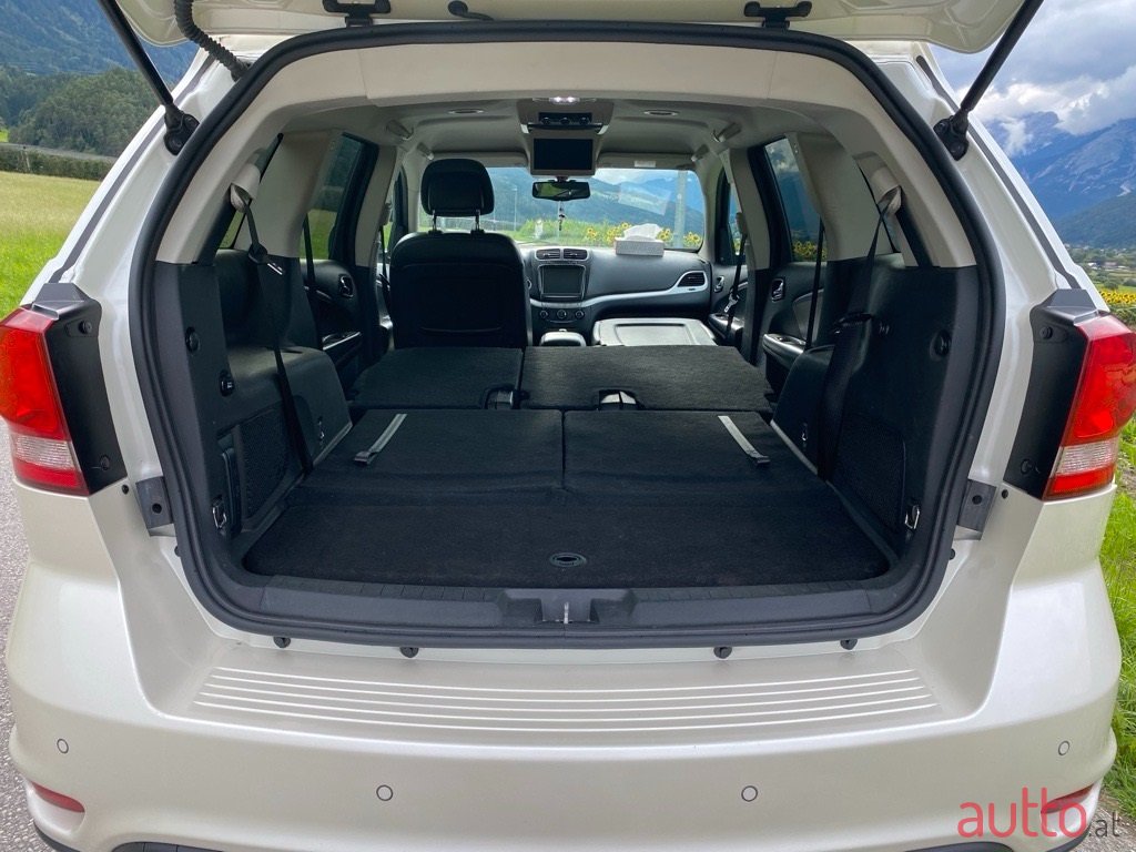 2014' Fiat Freemont photo #3