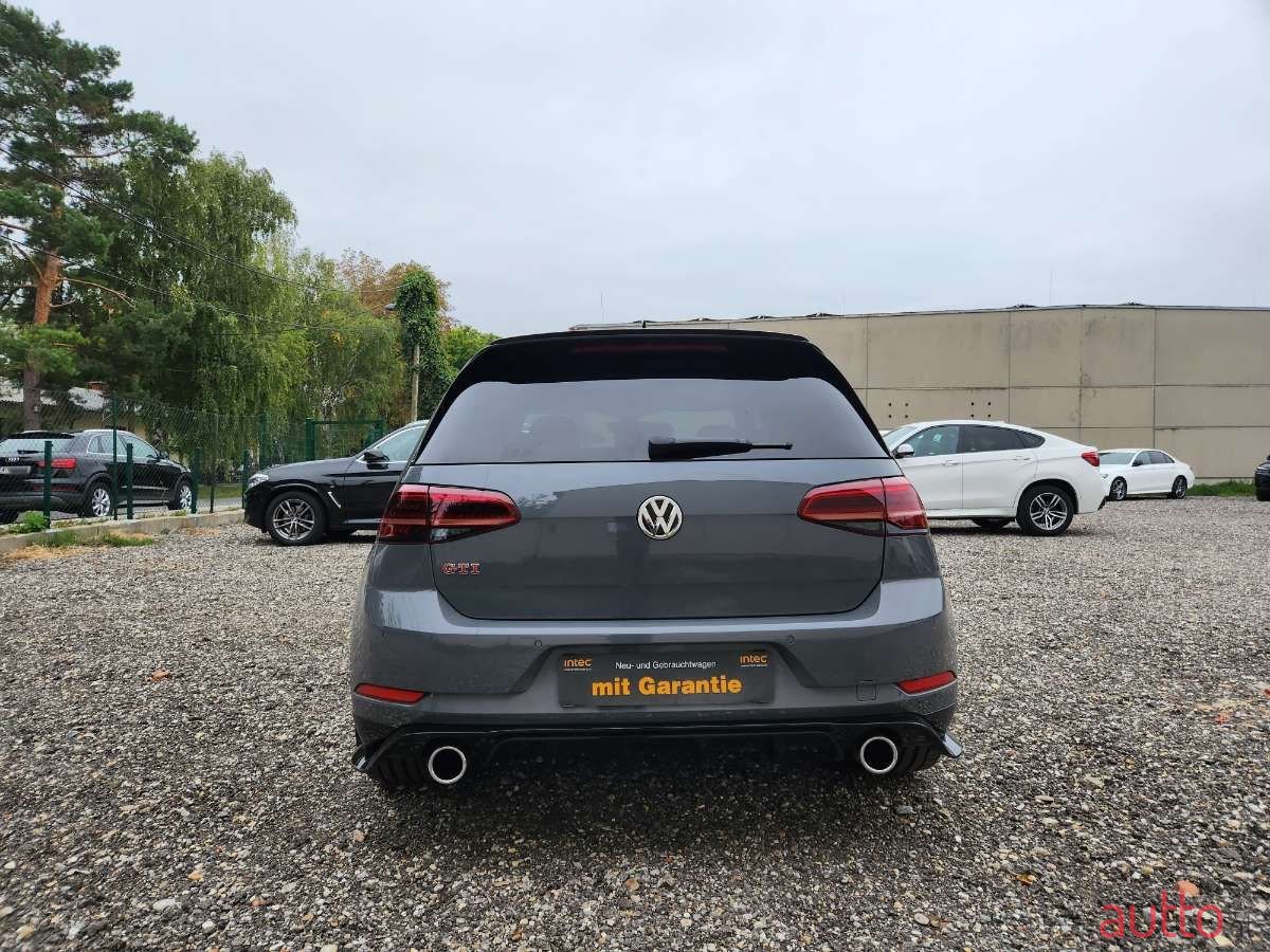 2019' Volkswagen Golf photo #4