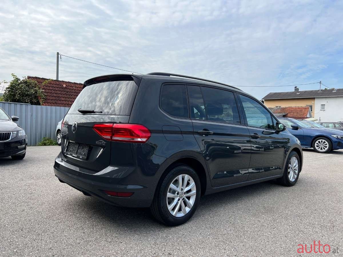 2019' Volkswagen Touran photo #3